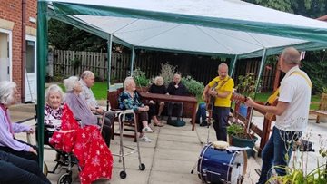 Ferndale Mews Residents have a boogie to live music